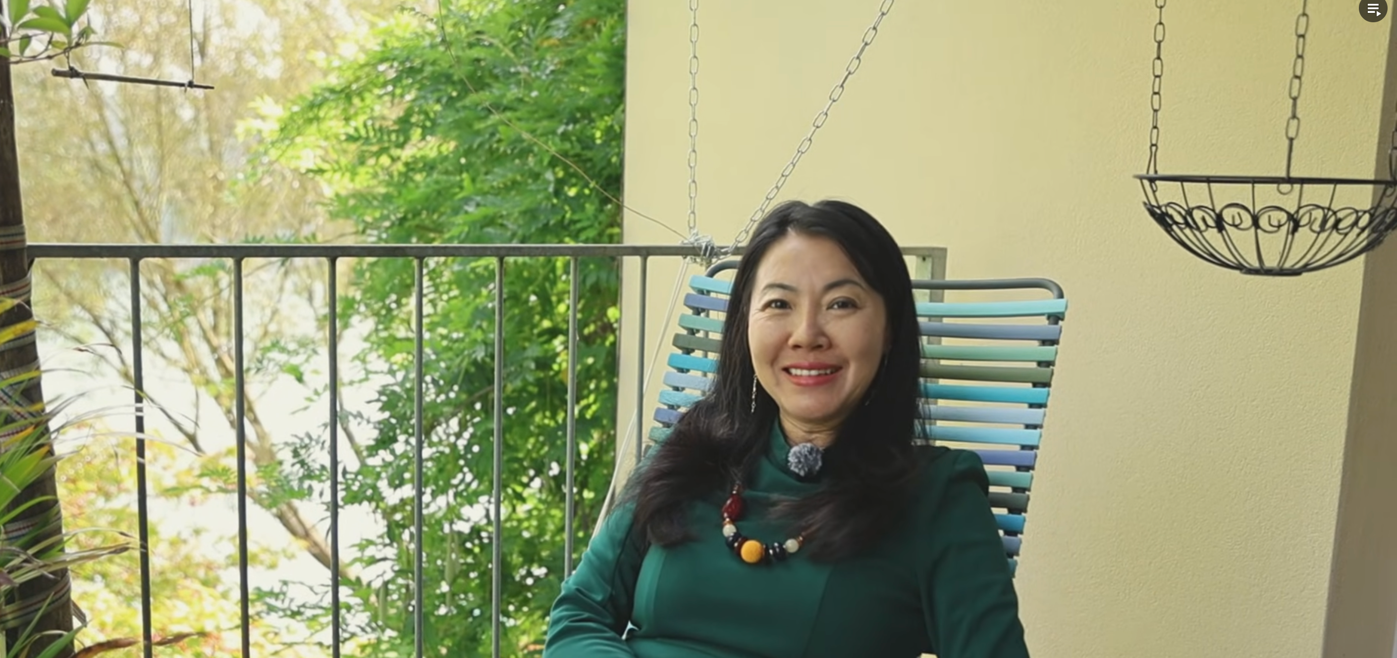 Watch Zhang Hongyan on YouTube